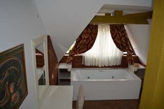 Гостевой дом Conacul Bratescu Бран Люкс с 2 спальнями-5