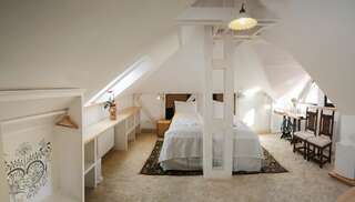 Гостевой дом Conacul Bratescu Бран Двухместный номер Делюкс с 1 кроватью или 2 отдельными кроватями-1